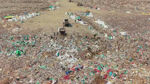 Waste Pickers Collecting Recyclable Material At An Active Dump Yard Stockbeeldmateriaal 341462529