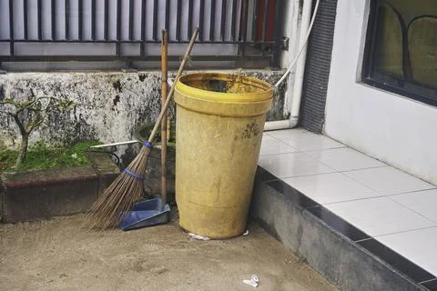 The wastebasket Stock Photos