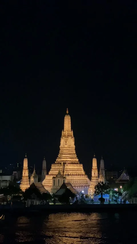 Wat Aron temple river in Bangkok amazing night view Stock Footage 288998566