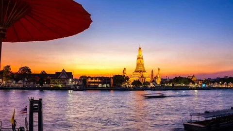 Wat Arun of Bangkok view during sunset timelapse in 4K resolution Video stock 122280764