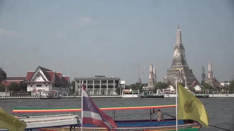 Wat Arun Temple on the Chao Phraya River in Bangkok. Stock Footage 315428197