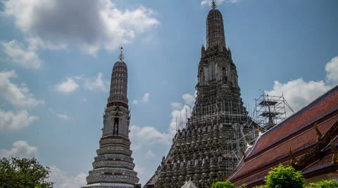 Wat Arun temple with construction scaffolding by day - DSLR timelapse Video stock 49868628