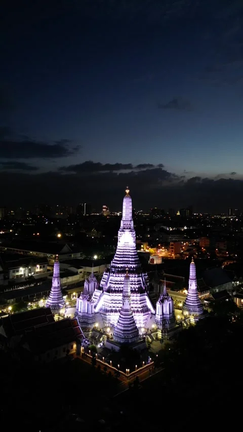 Wat Arun Temple of Dawn Illuminated at Night in Bangkok, Thailand Stock Footage 335587541