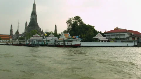 Wat Arun (Temple of the Dawn) as seen from Chao Phraya River, Bangkok, Thailiand Stock-Footage 48488807