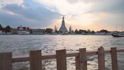 Wat Arun Temple at sunset Video stock 144556726