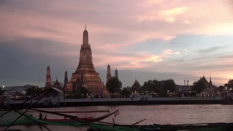Wat Arun Temple (Wat Arun Ratchawararam) at twilight, Bangkok in Thailand. Stock Footage 336706272