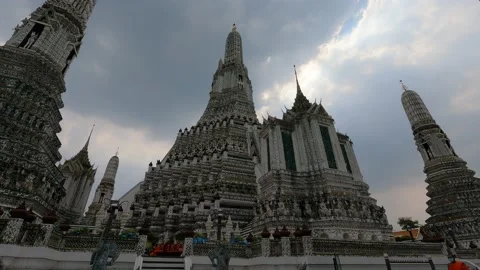Wat Arun timelapse - clouds moving fast Stock Footage 194443930