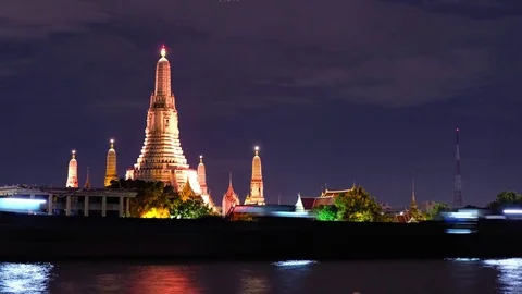 Wat Arun timelapse night shot Stock Footage