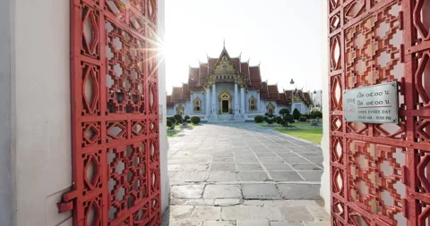 Wat Benchamabophit sunset light it is a Buddhist temple Stock Footage 333438000