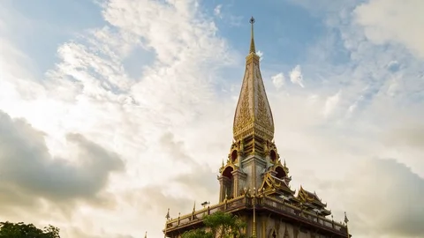 Wat chalong landmark of phuket with cloud movement and zoom out in 4K UHD T.. Stockbeeldmateriaal 74128062