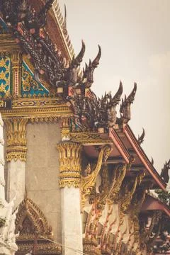 Wat Intharawihan buddhist temple in Bangkok holds the tallest standing buddha Foto stock