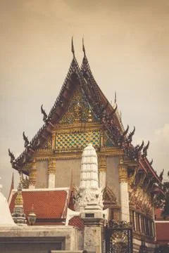 Wat Intharawihan buddhist temple in Bangkok holds the tallest standing buddha Stock Photos