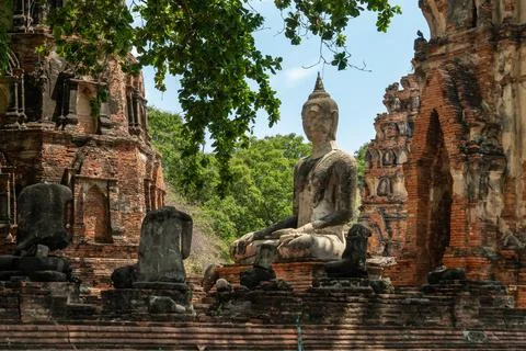 Wat Maha That old temple ruins in Ayutthaya, Thailand 库存照片