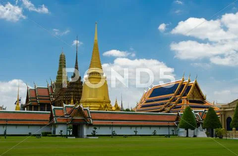 Wat phra kaew royal palace in bangkok, thailand Stock Photos