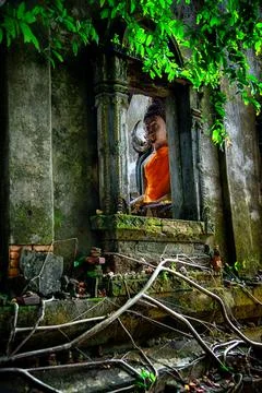 Wat Somdet Old (Thai Temple) It was abandoned is located at the jungle on a s Stock Photos