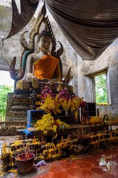Wat Somdet Old (Thai Temple) It was abandoned is located at the jungle on a s Stock Photos