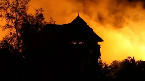 A Watamu resort in the flames Vídeos de archivo 69223462