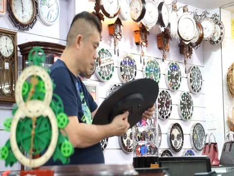 Watch seller Stock-Footage 105024018