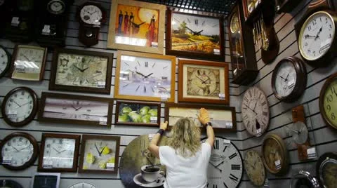 In the watch shop Stockbeeldmateriaal 12634900