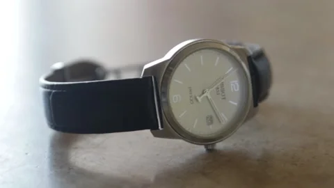 Watch on the table..5 seconds left Stock Footage 155928120