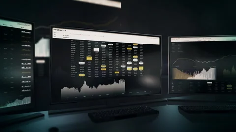 Watching the coin cost changes in the online cryptocurrency trading software Vídeos de archivo 275887115