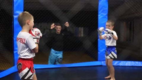 Watching of mma training Stock Footage 71971808