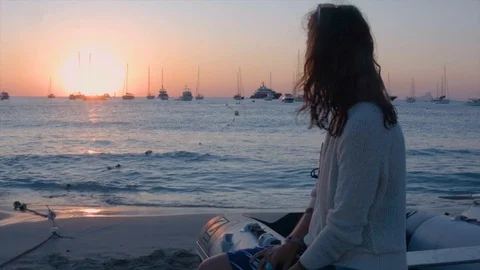 Watching the sunset over the sea Video stock 123131241