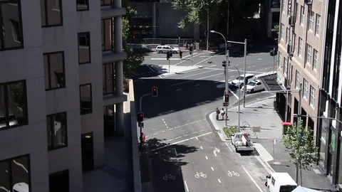 Watching traffic lights intersection city timelapse 库存影片 82752033