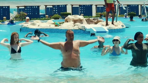 Water aerobics classes in the Gravity Aqua park Hotel pool. 库存影片 341274328