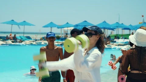 Water aerobics classes in the Gravity Aqua park Hotel pool. 库存影片 341274334