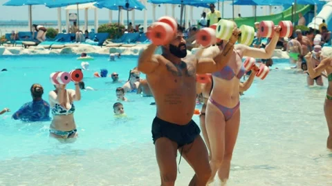 Water aerobics classes in the Gravity Aqua park Hotel pool. 库存影片 341274383