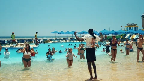 Water aerobics classes in the Gravity Aqua park Hotel pool. 库存影片 341274401