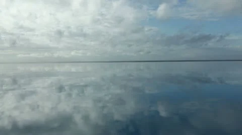 Water and Sky 動画素材 10827701