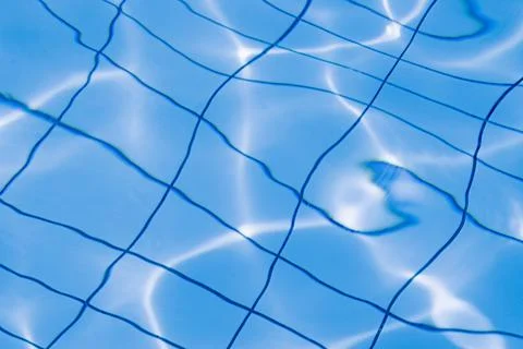 Water background texture. Blue wave pool surface. Summer sea abstract pattern Foto stock