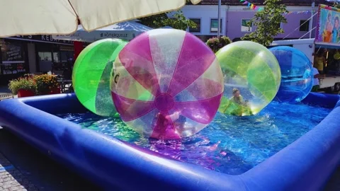 Water balloon show Vidéo 249931752