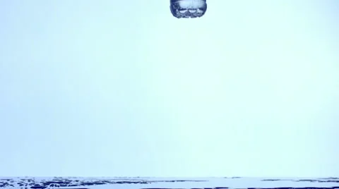 Water bottle falling and splashing, slow motion 스톡 동영상 61662928