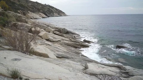 Water breaking on the stone shore Stock-Footage 84136515