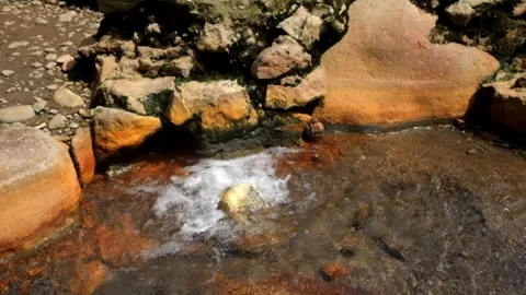 Water bubbles from a hot spring containing sulfur 動画素材 292673174