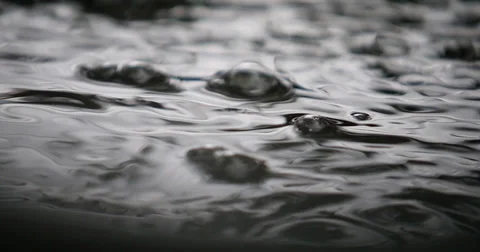 Water bubbles in slowmotion extreme closeup Video stock 38010734