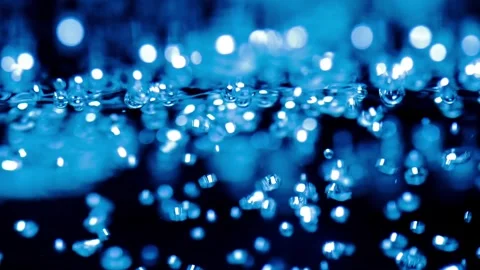 Water bubbling or boiling in clear glass. Video stock 255091504