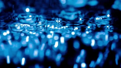 Water bubbling or boiling in clear glass. Video stock 255092248