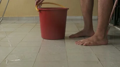 Water bucket splashing Stock Footage 131540144
