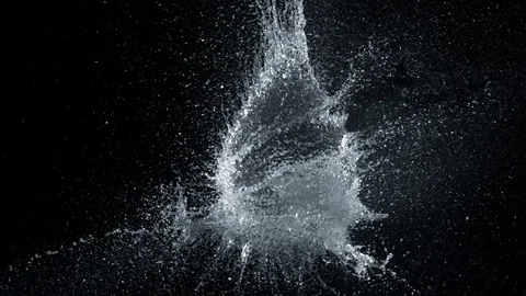 Water Bursts With Splashes In Slow Motion - 4 库存影片 69919791