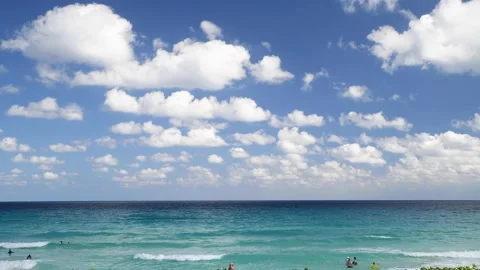 The Water of Cancun, Mexico. Vídeo Stock 230041101