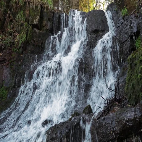 Water cascades down layers of rock at Cleddon Falls waterfall Video stock 69520292