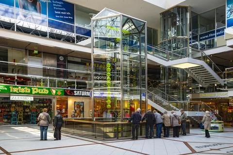 Water clock Clock of flowing time artist Bernard Gitton Europacenter Berlin Foto stock