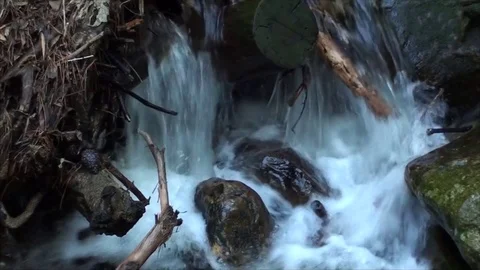 Water crashing onto rocks 스톡 동영상 78532553