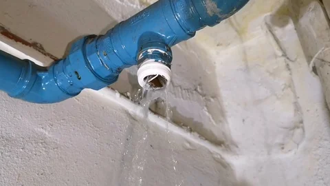 Water does not stop when the 'T' connector at the 1-inch supply water pipe Stock Footage 120002460