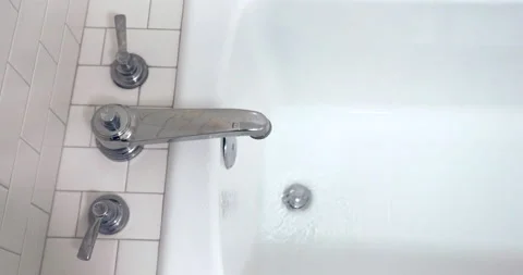 Water Draining from Bathtub Stock Footage 152919904
