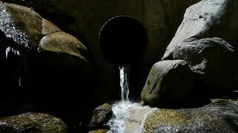 Water Draining from Pipe Video stock 26603191